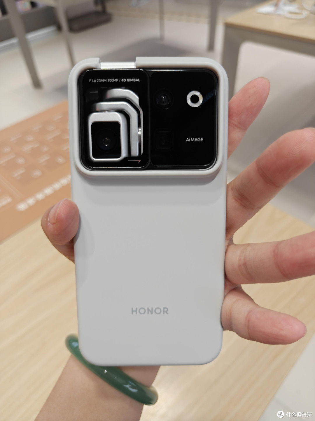 荣耀Robot Phone:创新影像与续航