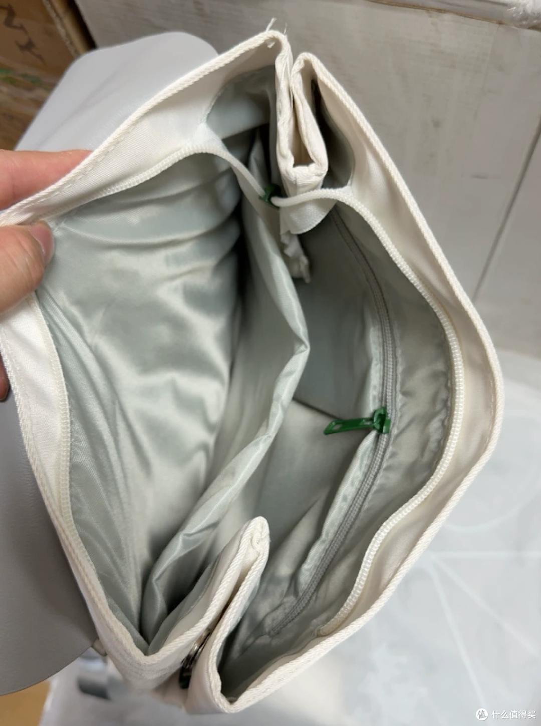 当初OPPO商城卖100多的赠品包,现在二手鱼25包邮,是不是好价?