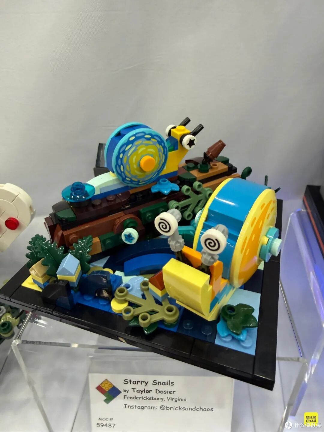 图注｜Taylor Dosier 的《Starry Snails》，用发光般的色彩把蜗牛变成画面主角。