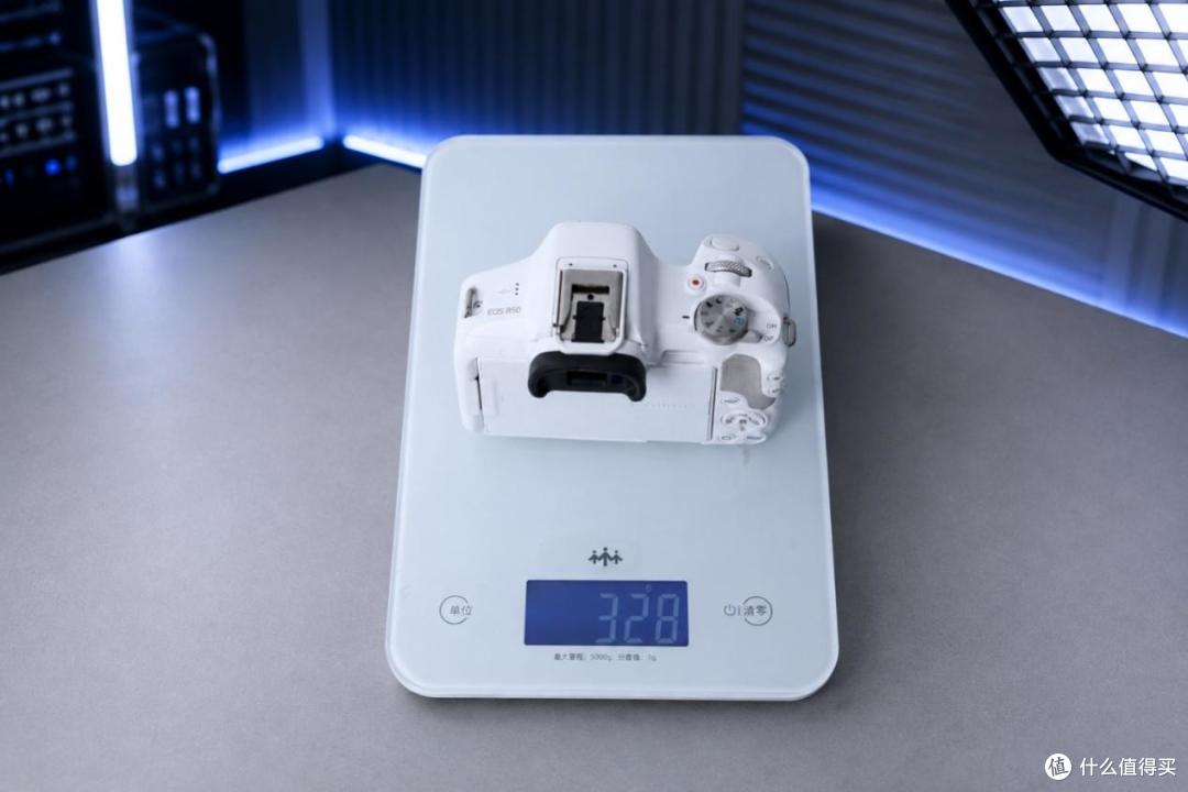 上手佳能 EOS R50:直出能打颜值在线,入门人像的省心之选