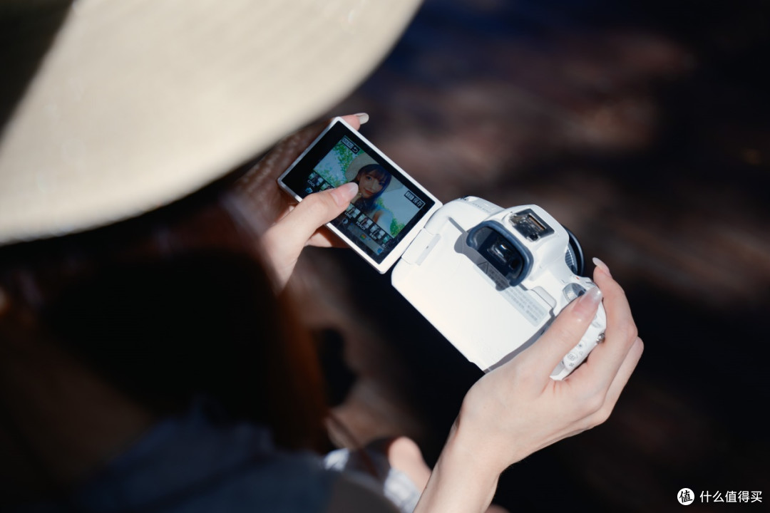 上手佳能 EOS R50:直出能打颜值在线,入门人像的省心之选
