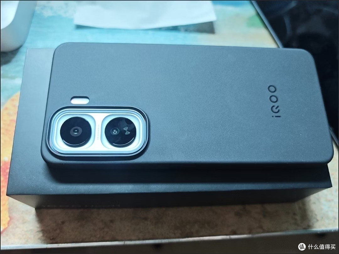 iQOO Neo11 使用体验:性能猛兽,但也有取舍