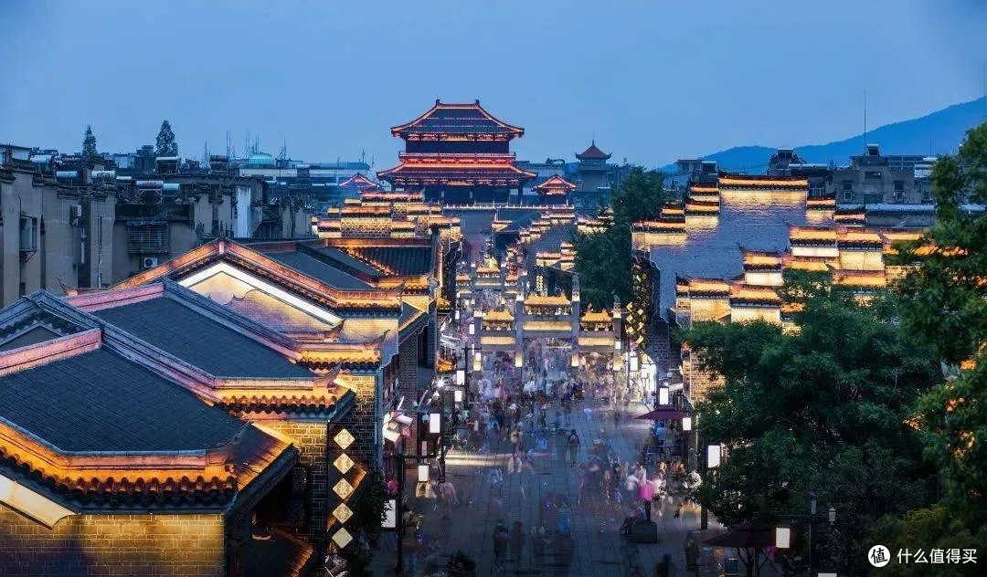 踏千年城墙忆烽火，入古隆中拜卧龙，这才是襄阳的正确打开方式。