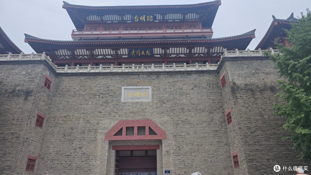 踏千年城墙忆烽火，入古隆中拜卧龙，这才是襄阳的正确打开方式。