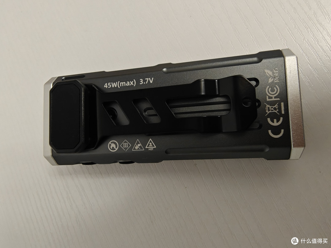 露营日用双在线!宇穹AC05多功能手电筒小巧巨能打