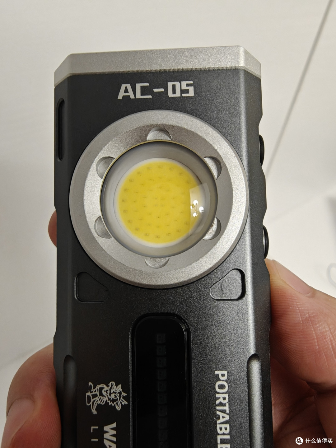 露营日用双在线!宇穹AC05多功能手电筒小巧巨能打