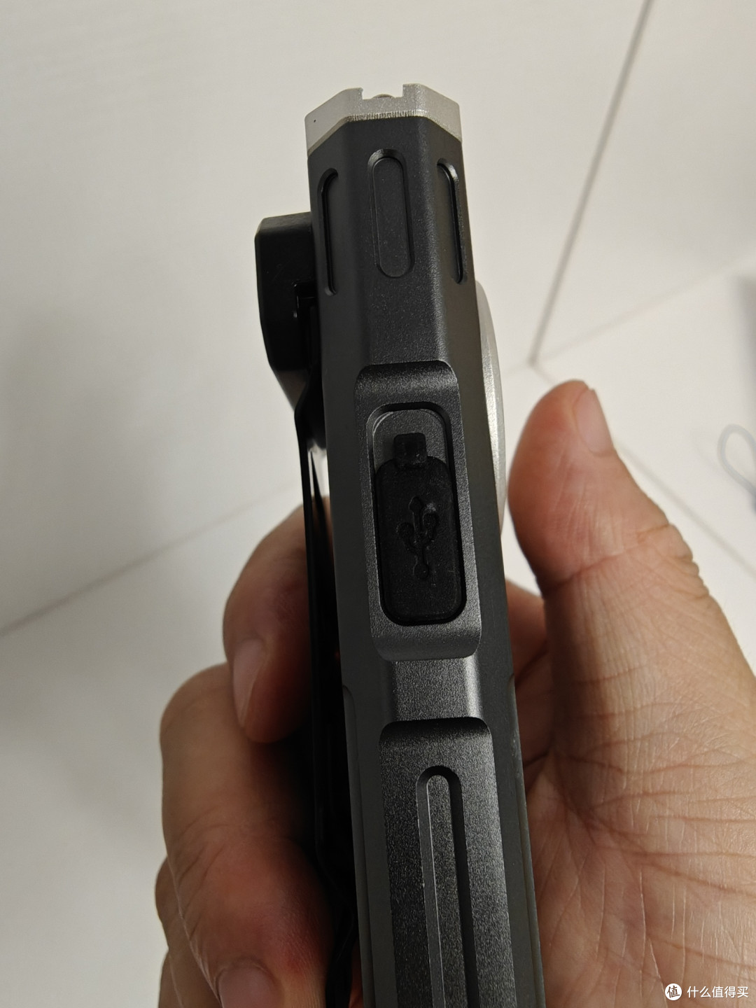 露营日用双在线!宇穹AC05多功能手电筒小巧巨能打
