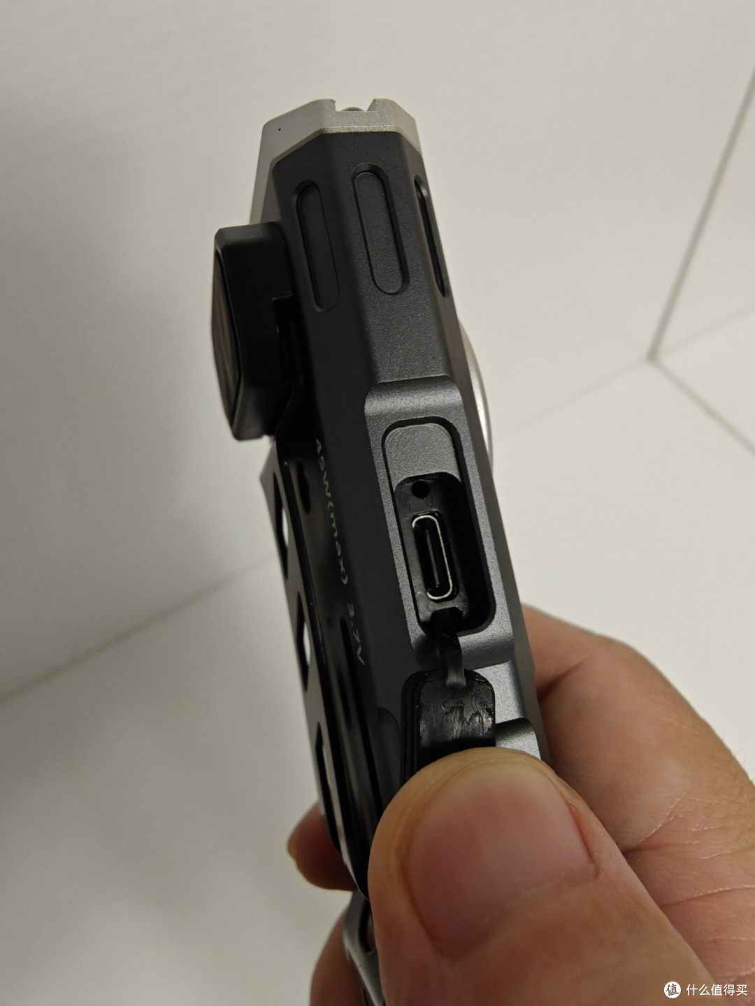 露营日用双在线!宇穹AC05多功能手电筒小巧巨能打