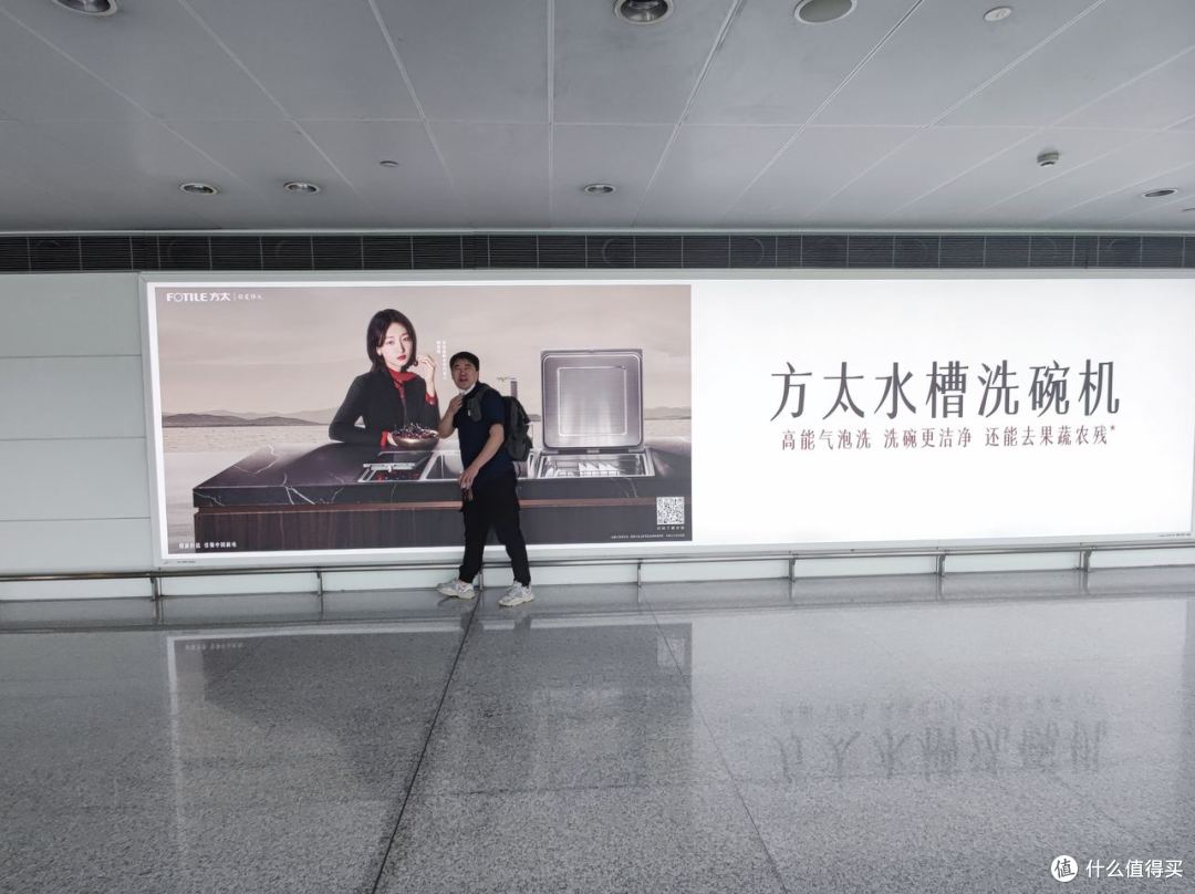 42岁被裁才明白:中年人的第四条路,是把老本行变成内容