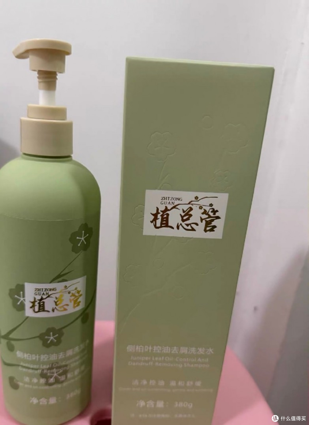 落屑到绝望？坚持两星期用对洗发水，肩头干干净净没白屑了