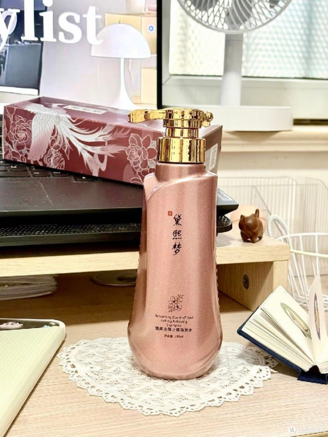 落屑到绝望？坚持两星期用对洗发水，肩头干干净净没白屑了