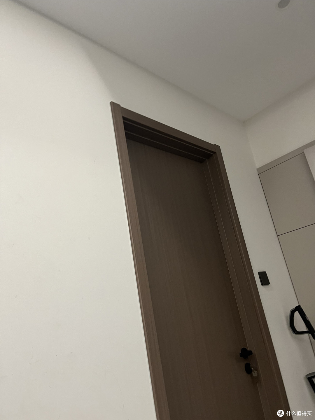 小户型改造:浅色系与多功能家具
