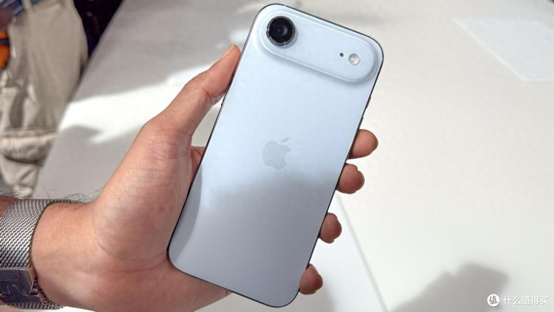 iPhone Air跌破5000元，已比iPhone 17便宜！但只有单摄，选谁？