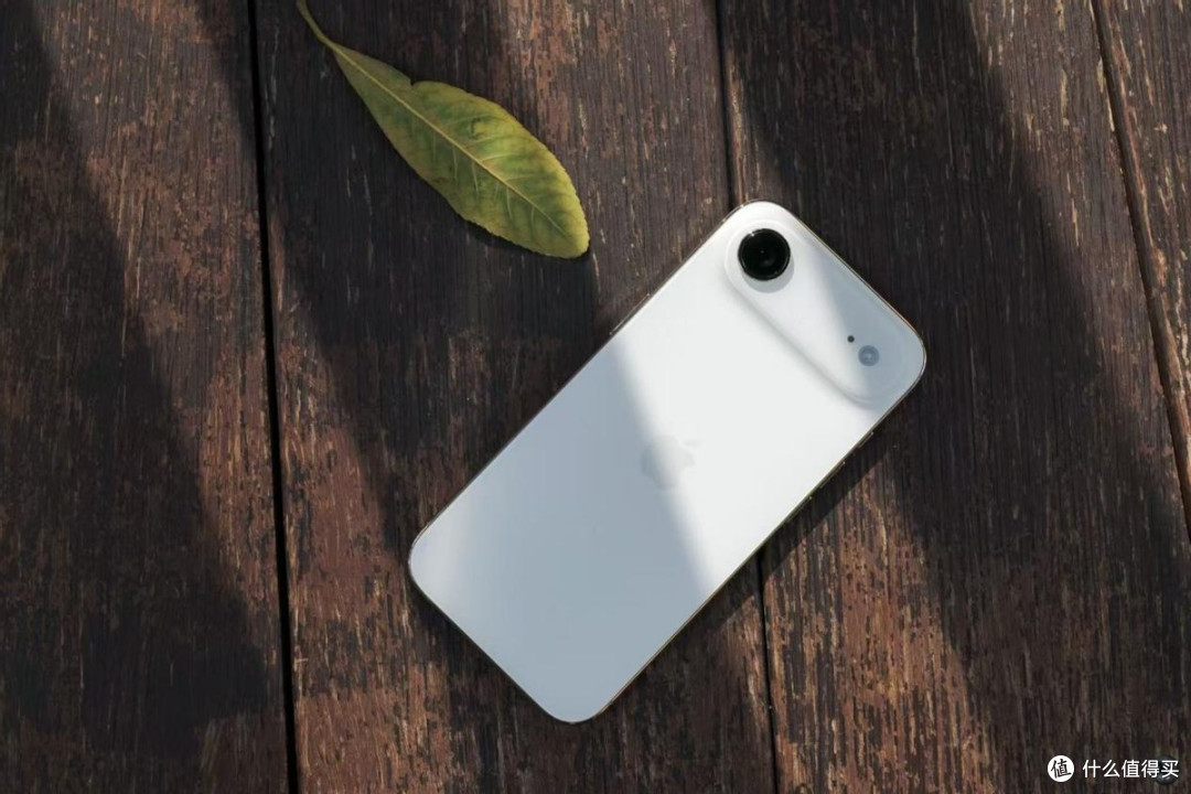 iPhone Air跌破5000元，已比iPhone 17便宜！但只有单摄，选谁？