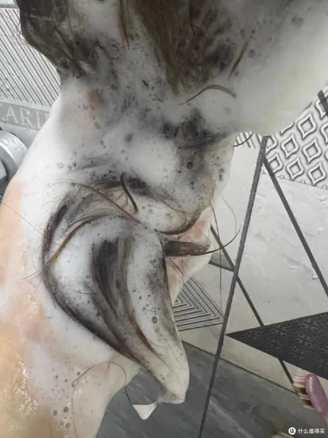 油头头屑还痒到抓破?百元级去屑止痒洗发水,两周还你清爽蓬松