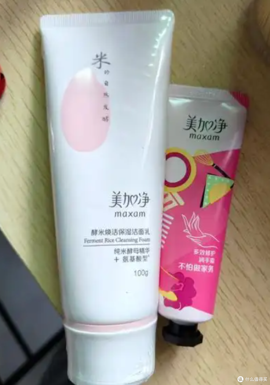 晚上出油巨多！5 款控油祛痘洁面，找干净不拔干款