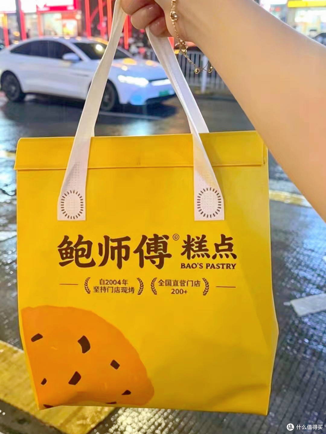 出差夜宵|20+块,在城市夜晚收获一份鲍师傅抹茶肉松小贝~