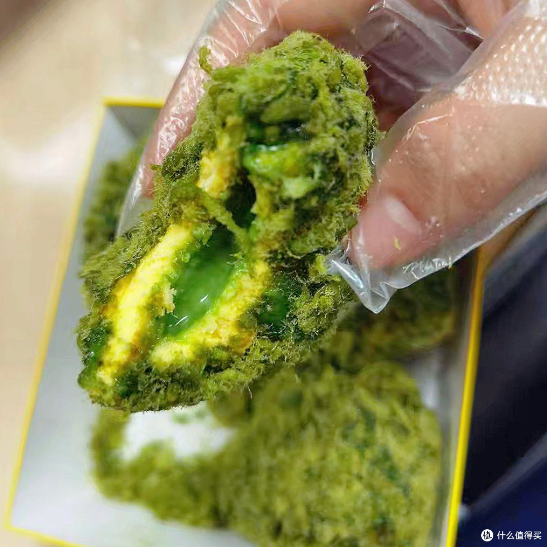 出差夜宵|20+块,在城市夜晚收获一份鲍师傅抹茶肉松小贝~