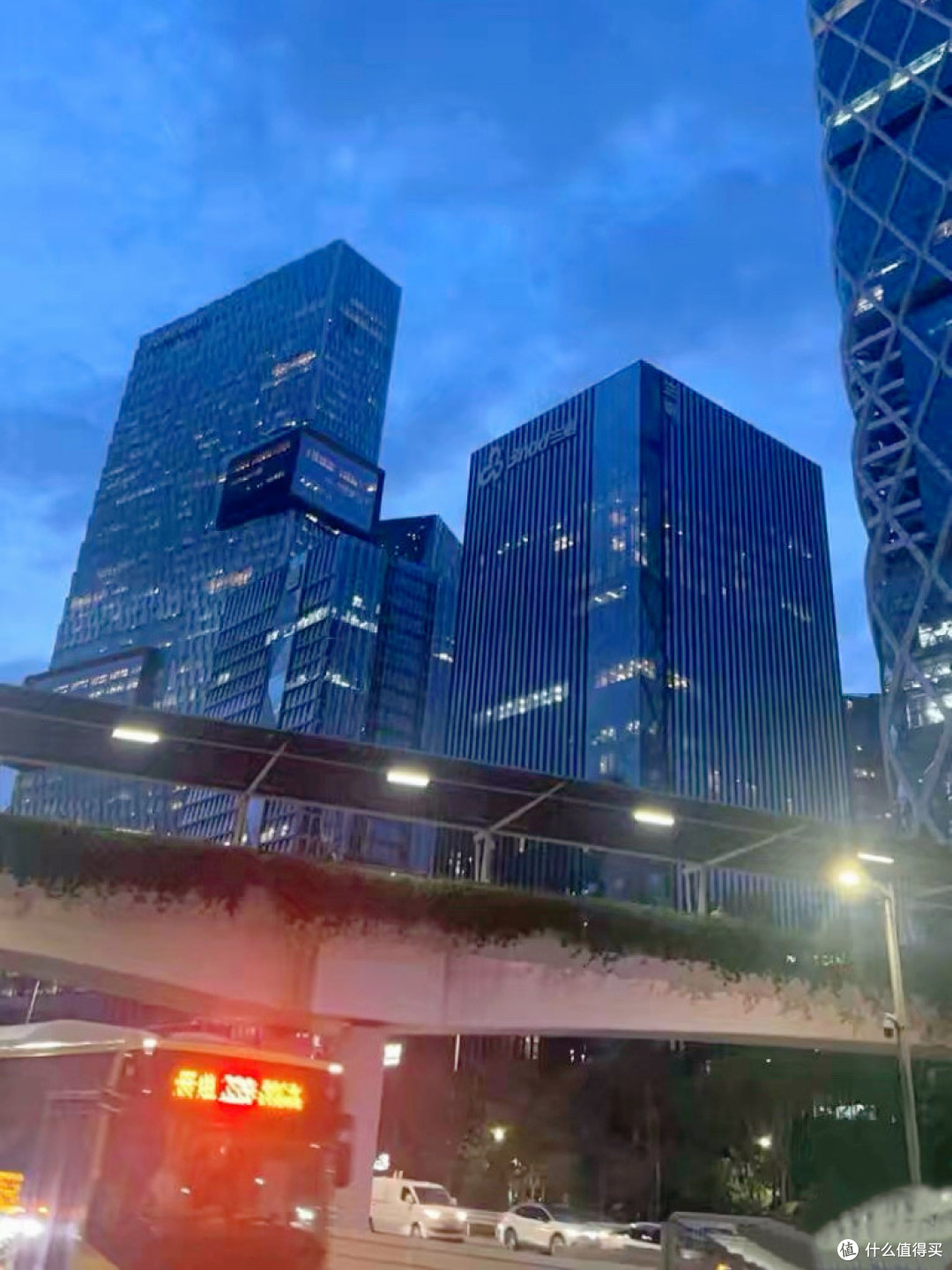 出差夜宵|20+块,在城市夜晚收获一份鲍师傅抹茶肉松小贝~