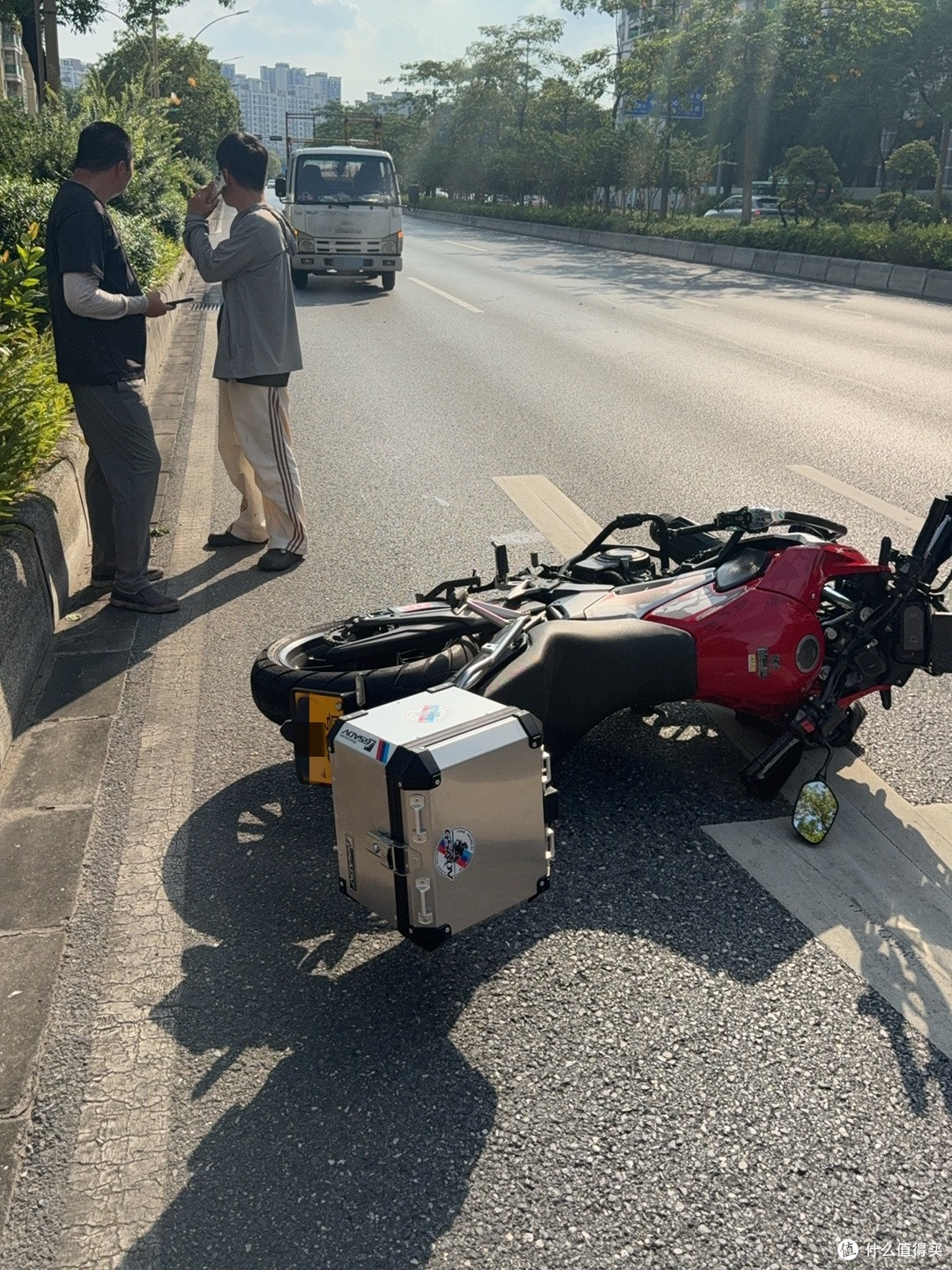 摩托车护杠三箱真实事故实测，改装参考
