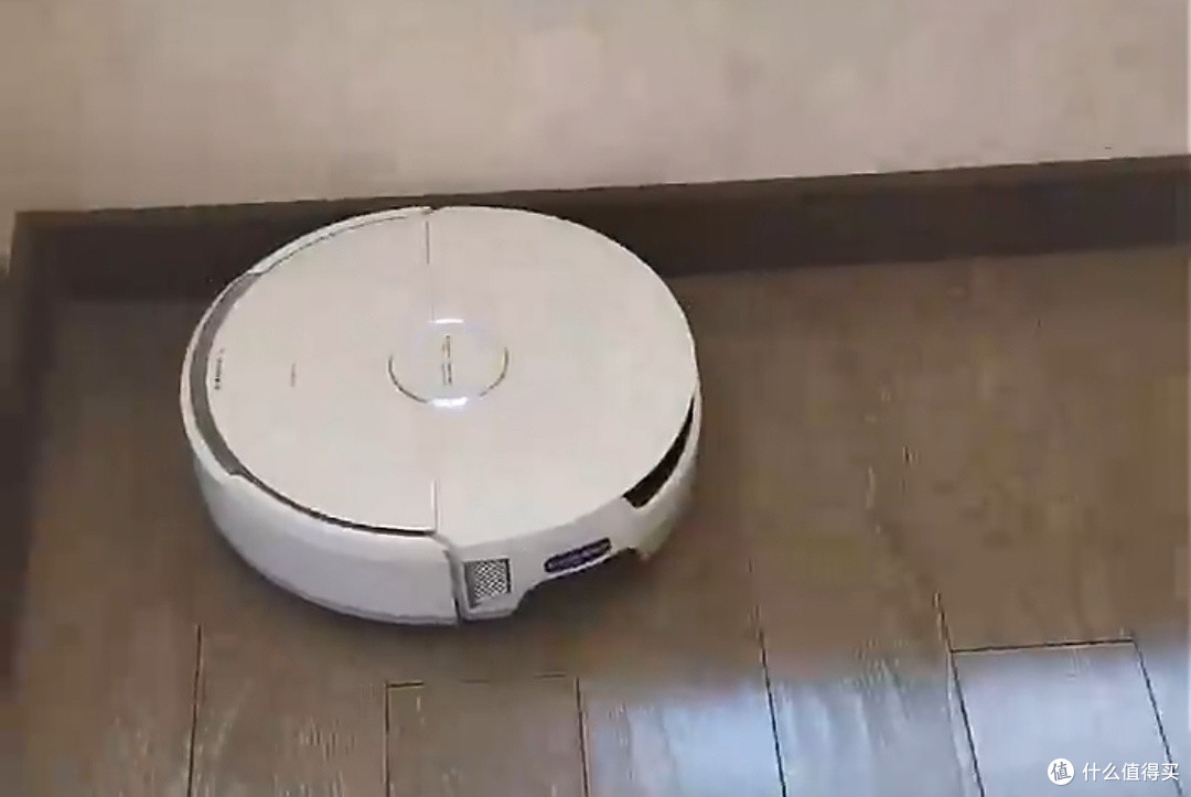 云鲸J6扫地机器人深度体验:养宠有娃家庭的清洁解放神器