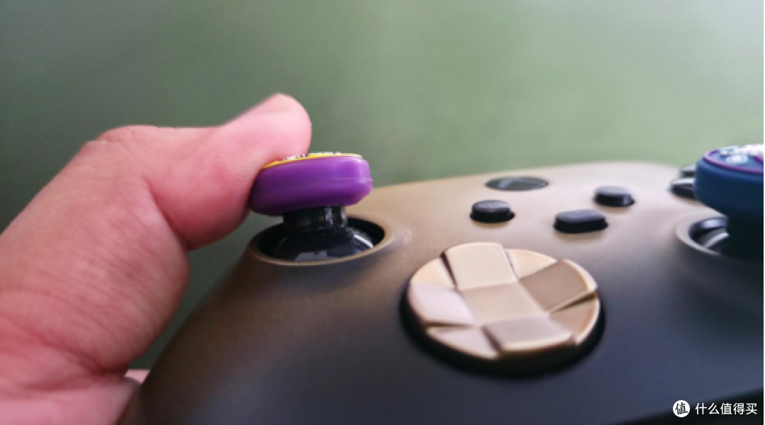 “无脑入”就是XBOX手柄最大谎言!2026年的XBOX手柄还值得买吗?
