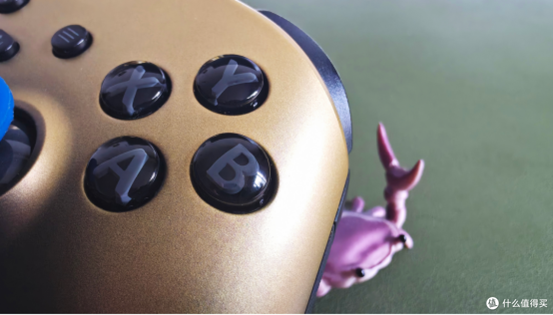 “无脑入”就是XBOX手柄最大谎言!2026年的XBOX手柄还值得买吗?