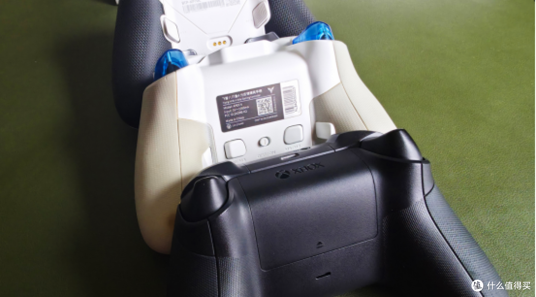 “无脑入”就是XBOX手柄最大谎言!2026年的XBOX手柄还值得买吗?