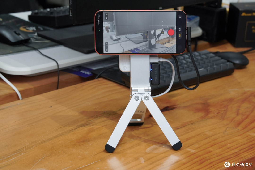 iPhone升级8TB大内存！阿卡西斯磁吸硬盘盒手机支架评测