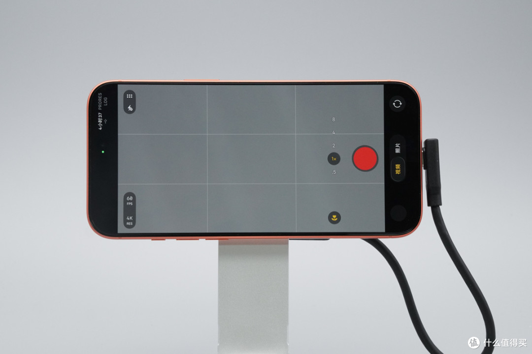 iPhone升级8TB大内存！阿卡西斯磁吸硬盘盒手机支架评测