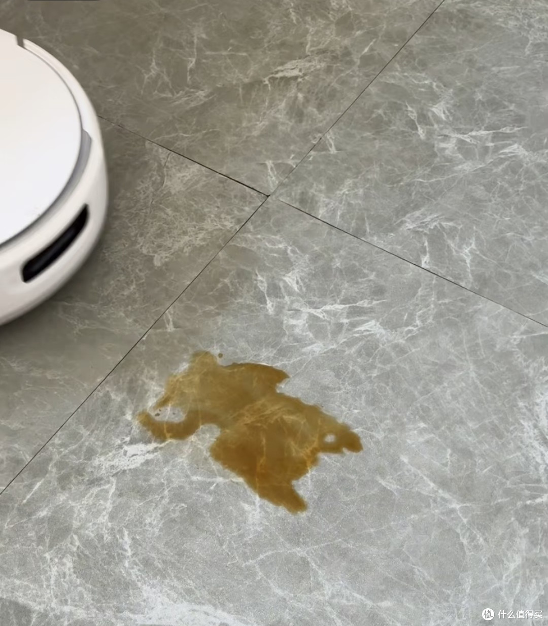 弯腰一次痛三天！床底积灰难题终于解决