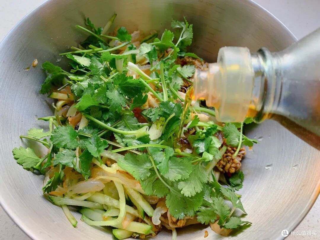 我家每周必做,一口嘎嘣脆的低脂小凉菜,脆嫩又解腻,全家抢着吃