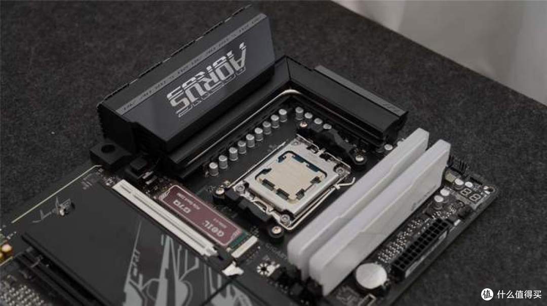 等等党狂喜!技嘉 B850 X3D 小雕,4 个 M.2+WiFi7 快拆拉满