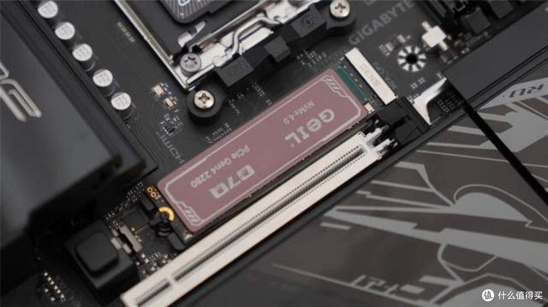 等等党狂喜!技嘉 B850 X3D 小雕,4 个 M.2+WiFi7 快拆拉满
