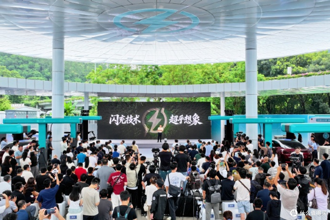 比亚迪第10000座闪充站落成,让找闪充站像找加油站一样方便