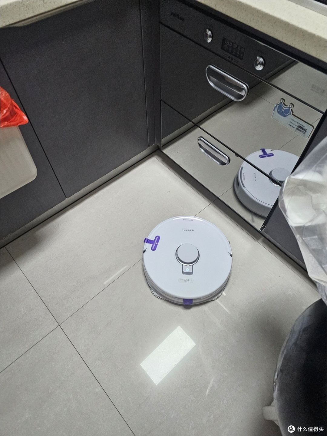 云鲸J5水箱版,解锁居家光脚自由,自动集尘与拖布清洗真实体验