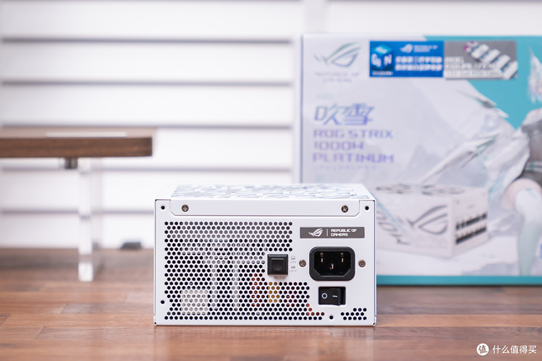 灵光岛再升级,用华硕 AP304 打造纯白悬浮海景房主机