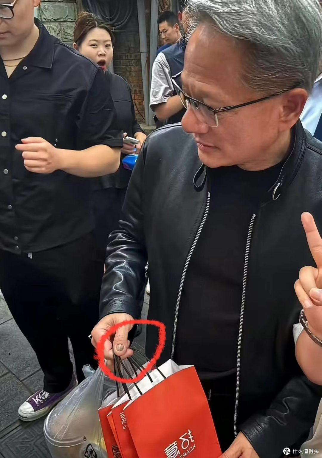 指甲变厚发黄别硬扛！这玩意儿真能传染，家庭自救清单来了