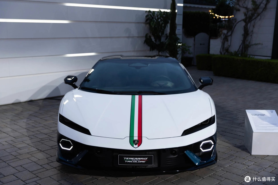 预计售价549万,全球限量1台,兰博基尼推出全新Tricolore车型