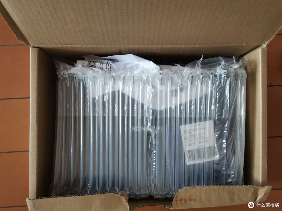 荣耀机器人手机到手，拆箱图片来了