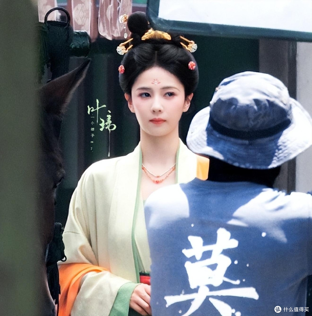 《莫离》中的双向救赎与权谋博弈