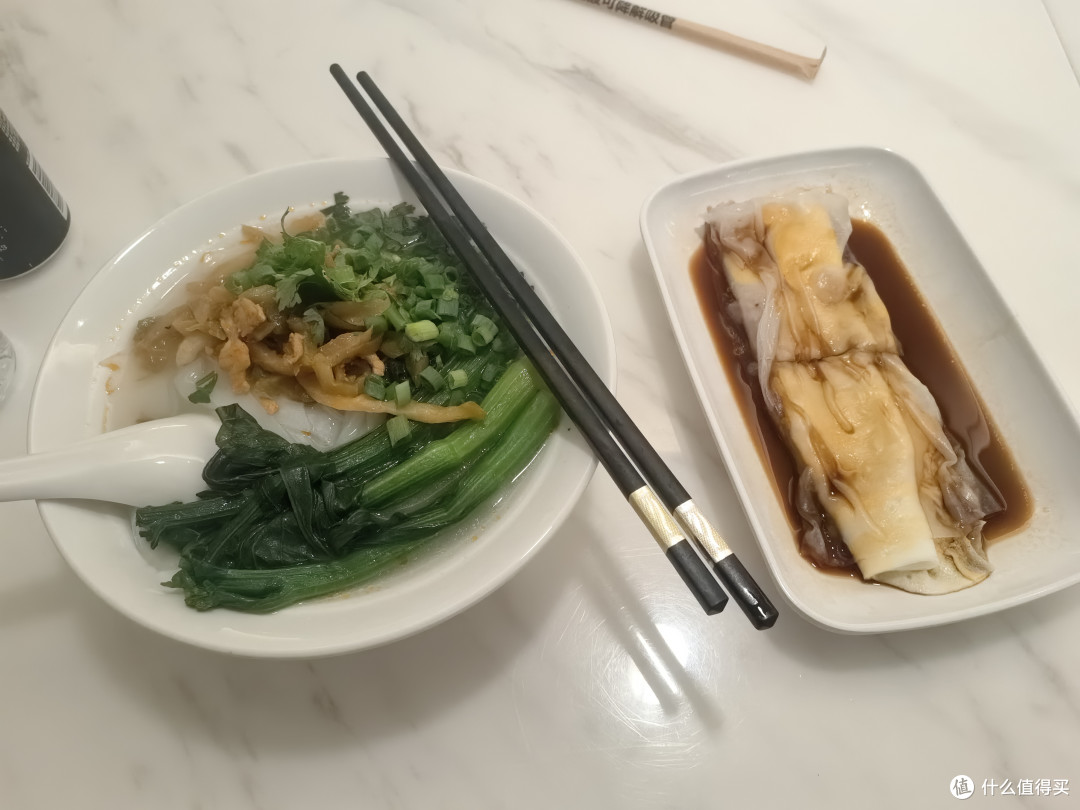 点碗面和肠粉吃下