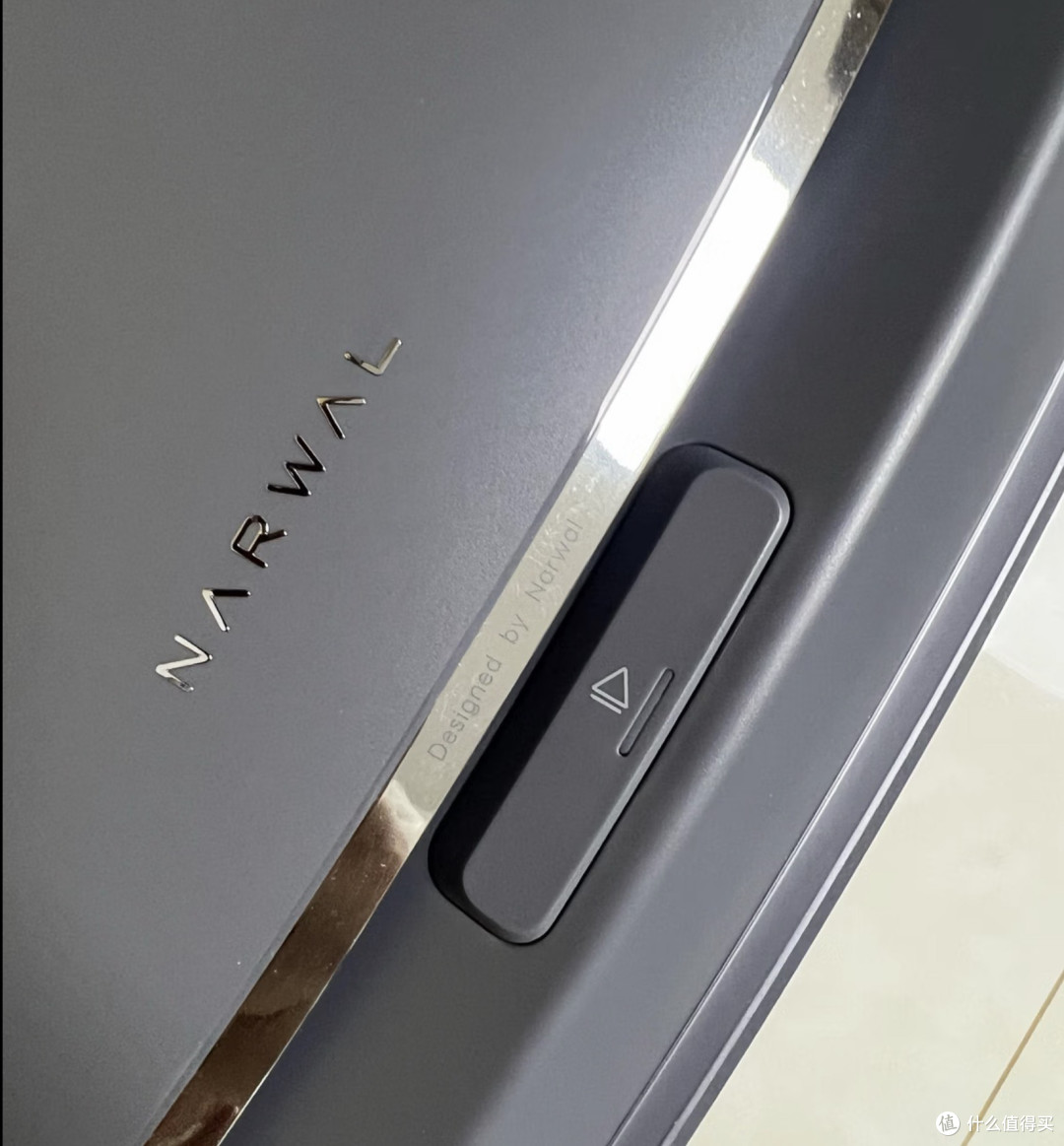 云鲸逍遥002Max水箱版实测:活水履带拖地真的能告别水渍?