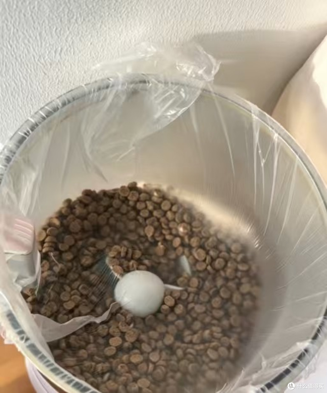 喂食器卡粮到底怎么解决？拆开喵享家的防卡结构，我终于搞懂了