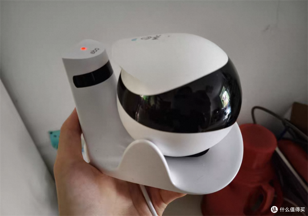 三百多的网红全屋移动的智能陪伴机器人，1080P星光夜视高清摄像头，双向语音，自动巡航，自动充电