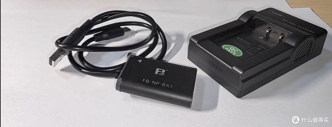 大量索尼rx100涌入闲鱼，1英寸底蔡司头，1100元是捡漏还是被割？