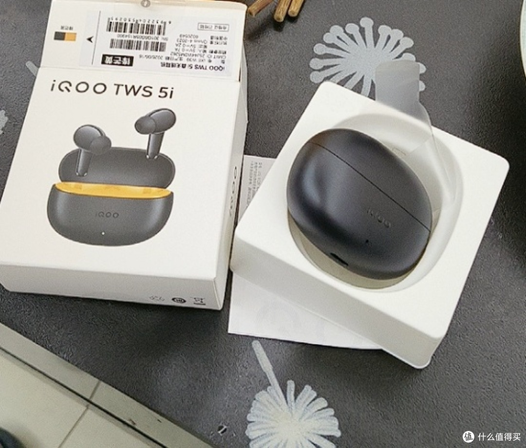 佩戴轻盈无感,iQOO TWS 5i通勤游戏都靠谱