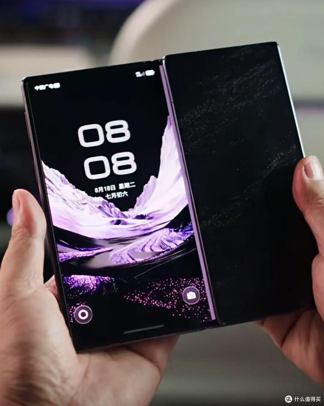 华为 Mate XT 2 三折叠外观公布!从Z变G,多了块屏~