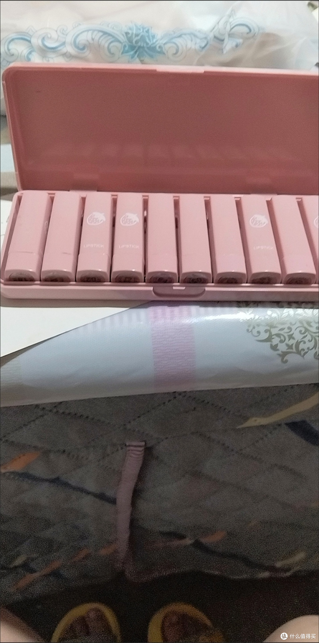 送礼避雷指南|看似高级实则鸡肋!10色口红套装礼盒千万别乱送