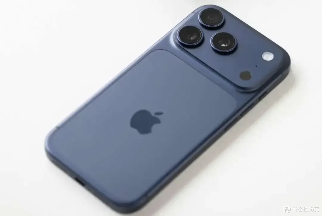 差价2400元!iPhone 17 Pro Max跌至8599元,对比18ProMax谁更值